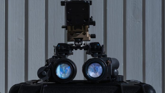 researchers-devise-a-full-color-night-vision-goggle