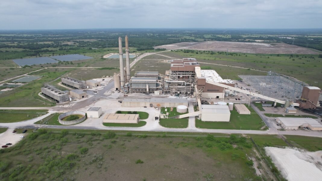 this-texas-coal-mine-will-soon-be-home-to-a 1.2gw solar farm