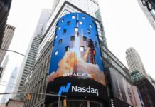 SpaceX spooks investors with debut earnings report spacex-spooks-investors-with-debut-earnings-report