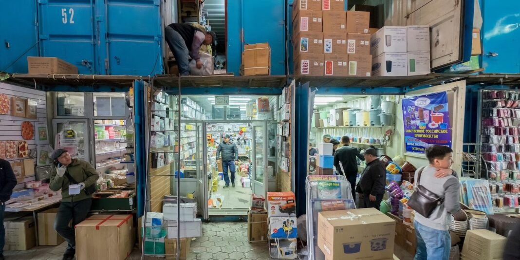 kyrgyzstan’s-dordoi-bazaar,-a-world-made-from-shipping-containers