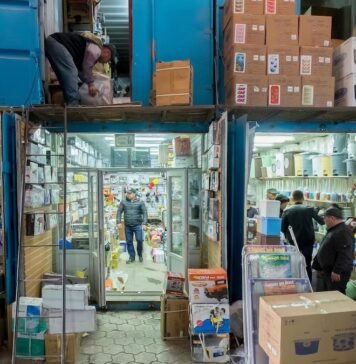Kyrgyzstan’s Dordoi Bazaar, a world made from shipping containers kyrgyzstan’s-dordoi-bazaar,-a-world-made-from-shipping-containers