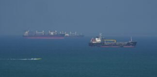 iran,-oman-reach-framework-to-reopen-strait-of-hormuz,-report-says