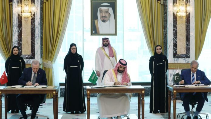 turkey,-saudi-arabia-and-pakistan-sign-mutual-defense-pact-in-mecca