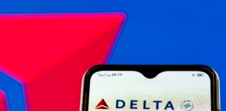 def-con-crowd-suspected-in-fake-hotspot-attack-on-delta-flight