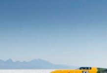 two-hydrogen-burning-engines-powered-this-car-to-a-new-land-speed-record