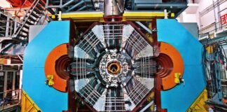 have-physicists-finally-discovered-glueballs?-new-evidence-points-to-yes.