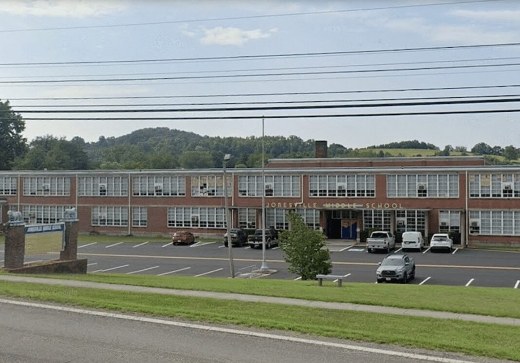 middle-schoolers-tackle-knife-wielding-student-after-he-stabs-teacher
