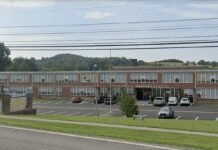 middle-schoolers-tackle-knife-wielding-student-after-he-stabs-teacher