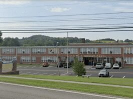 middle-schoolers-tackle-knife-wielding-student-after-he-stabs-teacher