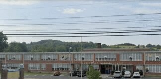 middle-schoolers-tackle-knife-wielding-student-after-he-stabs-teacher