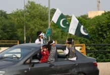 flags,-field-marshals,-and-foreign-masters:-pakistan’s-independence-pageant