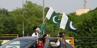 flags,-field-marshals,-and-foreign-masters:-pakistan’s-independence-pageant