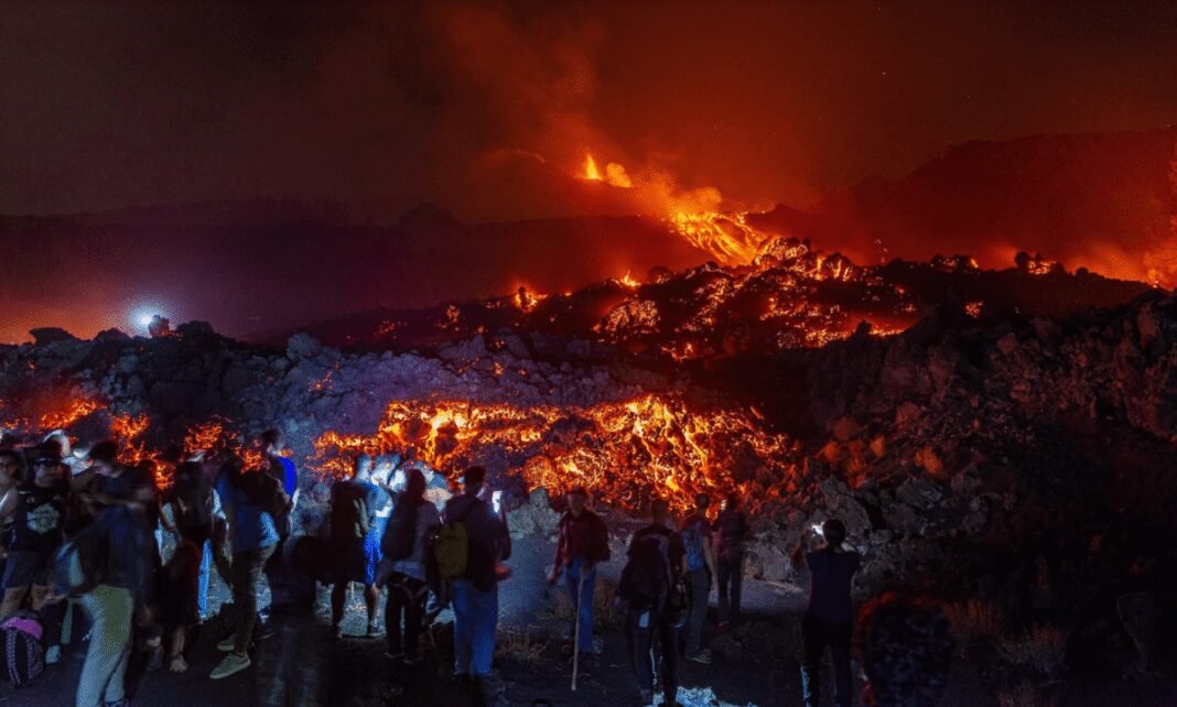 american-tourist-killed-by-lightning-strike-while-hiking-on-volcano american-tourist-killed-by-lightning-strike-while-hiking-on-volcano