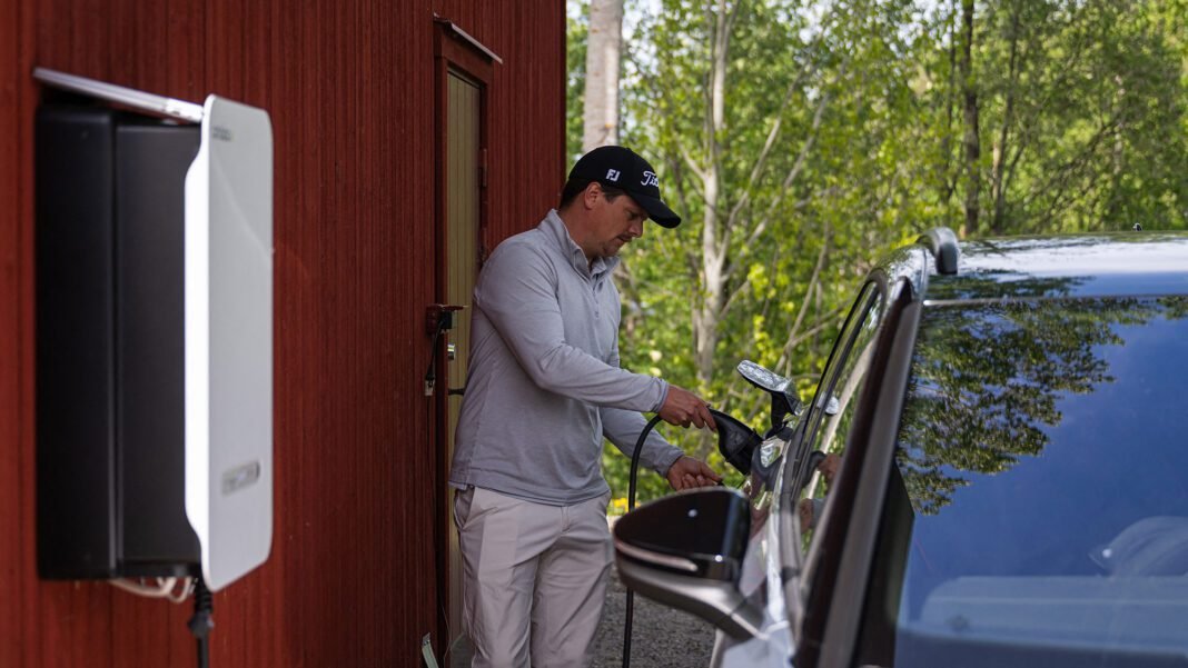 why-plugging-in-all-those-evs-could-actually-save-the-power-grid