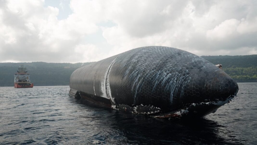against-all-odds,-spacex-finally-tugs-starship-into-port-after-24-days-at-sea