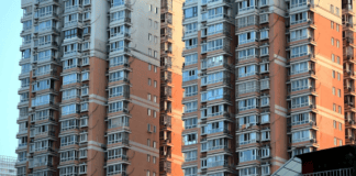 flood-of-discounted-auction-homes-deepens-china’s-property-slump