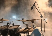 rock-star-dies-after-collapsing-during-second-song-of-concert 