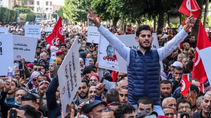 tunisians-demand-saied’s-departure-as-public-services-fail