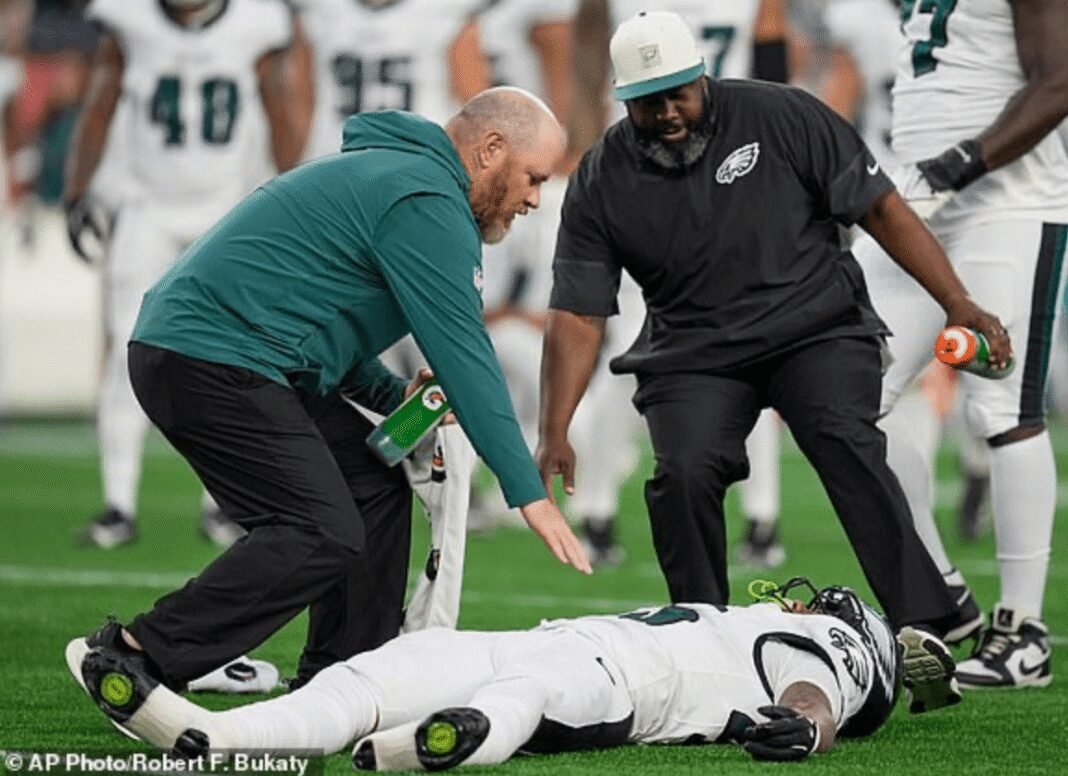 nfl-star-rushed-off-field-and-sent-to-hospital-(video)