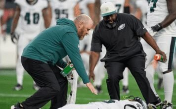 NFL Star Rushed Off Field and Sent to Hospital (Video) nfl-star-rushed-off-field-and-sent-to-hospital-(video)