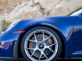 the-porsche-911-gt3-touring-punches-above-its-weight-class