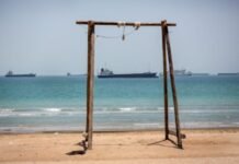 iran-says-it-agreed-with-oman-on-hormuz-passage-route,-links-reopening-to-us-commitments