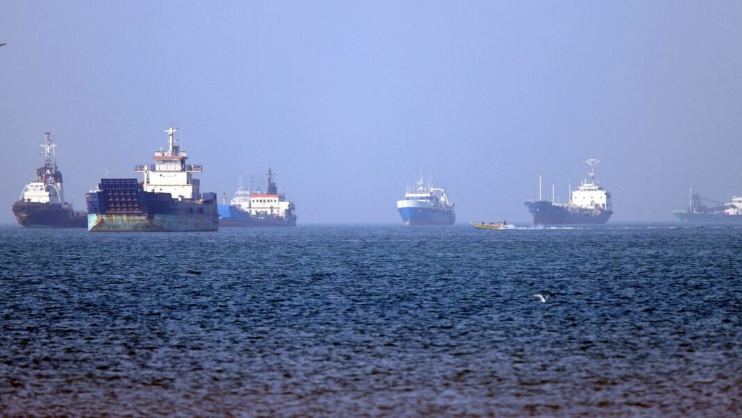 us-strikes-irgc-targets-in-strait-of-hormuz,-president-trump-warns-iran-against-retaliation us-strikes-irgc-targets-in-strait-of-hormuz,-president-trump-warns-iran-against-retaliation