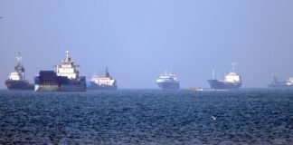 us-strikes-irgc-targets-in-strait-of-hormuz,-president-trump-warns-iran-against-retaliation 