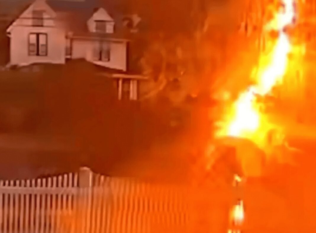 man-gets-struck-by-lightning-on-doorbell-camera-(video) man-gets-struck-by-lightning-on-doorbell-camera-(video)