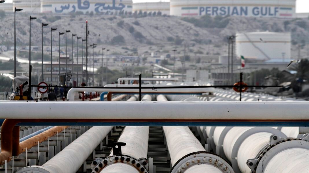 us-missile-strike-hits-iranian-oil-tanker-near-kharg-island 