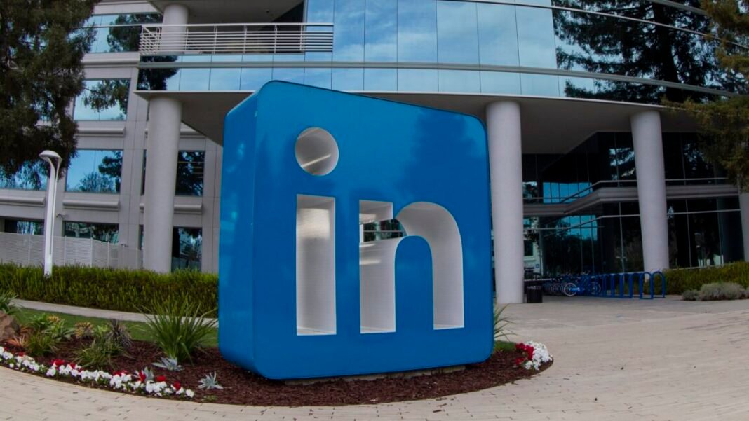 linkedin-beats-“browsergate”-lawsuits-over-scanning-users’-chrome-extensions linkedin-beats-“browsergate”-lawsuits-over-scanning-users’-chrome-extensions