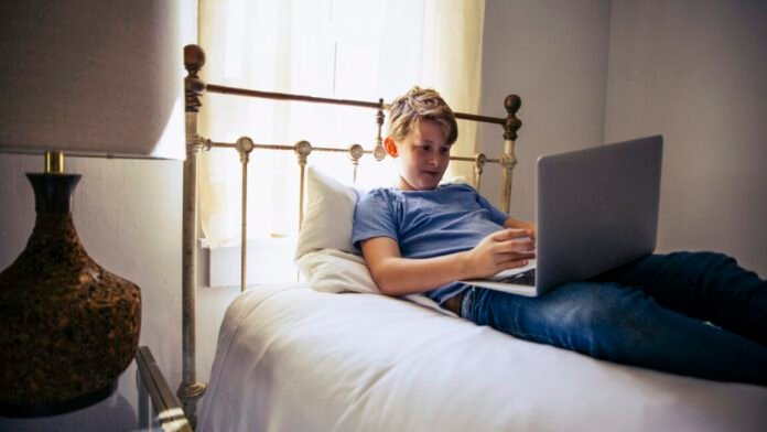 boy-developed-“toasted-skin”-condition-from-using-a-laptop-every-day boy-developed-“toasted-skin”-condition-from-using-a-laptop-every-day