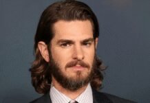 actor’s-plane-forced-to-make-emergency-landing-over-‘odor’