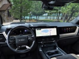 gm-gives-its-most-important-trucks-a-new-ui—and-includes-carplay