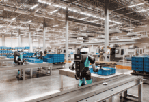 agility’s-new-humanoid-robot-will-stop,-squat-to-avoid-harming-human-coworkers
