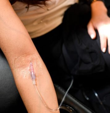 iv-drips-used-for-“detoxification”-actually-filled-with-toxins;-dozens-poisoned