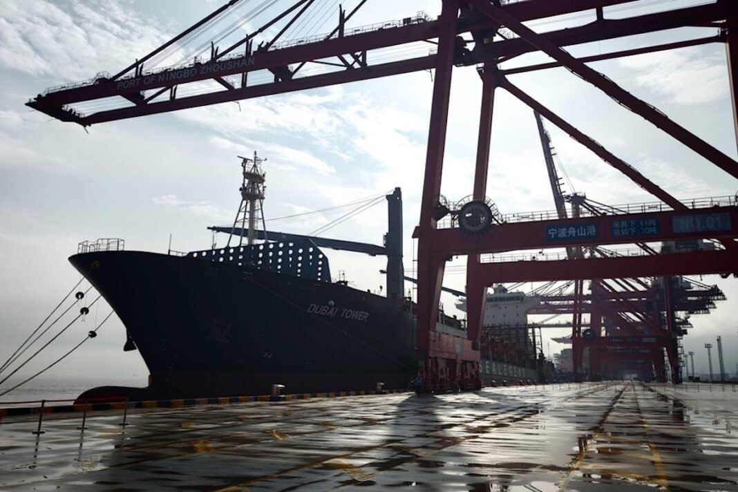 china,-korea-ply-northern-sea-route-as-arctic-alternative-to-suez