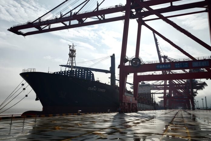 china,-korea-ply-northern-sea-route-as-arctic-alternative-to-suez