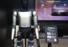 tesla-workers-balk-at-training-optimus-humanoid-robots-as-replacements