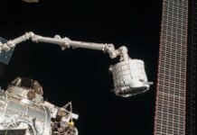 The large robotic arm on the International Space Station has stopped working the-large-robotic-arm-on-the-international-space-station-has-stopped-working