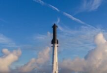 starship’s-first-orbital-launch-gives-lift-to-spacex’s-next-gen-starlinks