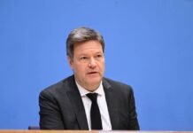 Former German vice chancellor accuses Israel of war crimes in Gaza former-german-vice-chancellor-accuses-israel-of-war-crimes-in-gaza