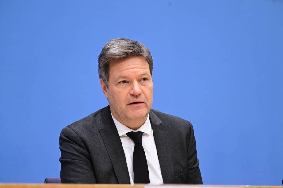 former-german-vice-chancellor-accuses-israel-of-war-crimes-in-gaza former-german-vice-chancellor-accuses-israel-of-war-crimes-in-gaza