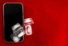 apple-pressured-to-explain-trump-role-in-ice-tracking-app-removals