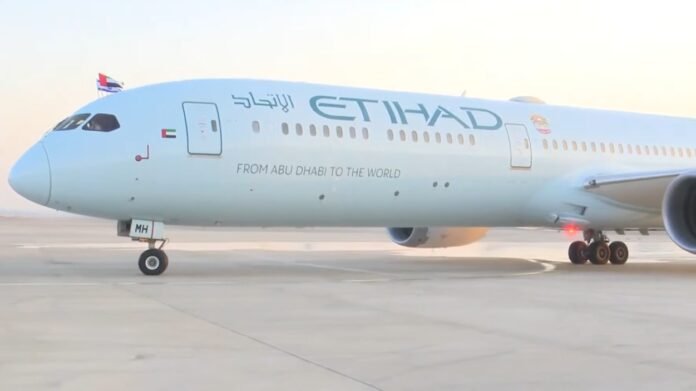 uae-clears-repatriation-flights-for-1,800-stranded-israelis-after-overnight-reversal 