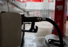 Oil falls about 3% on talks over diesel, crude stock releases oil-falls-about-3%-on-talks-over-diesel,-crude-stock-releases