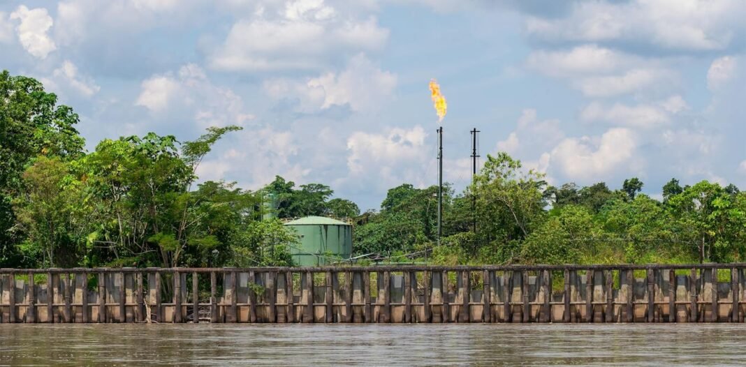 why-some-indigenous-communities-don’t-resist-oil-extraction-in-their-territories why-some-indigenous-communities-don’t-resist-oil-extraction-in-their-territories
