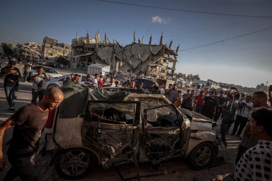 5-palestinians-killed,-over-dozen-injured-in-israeli-attacks-across-gaza 5-palestinians-killed,-over-dozen-injured-in-israeli-attacks-across-gaza