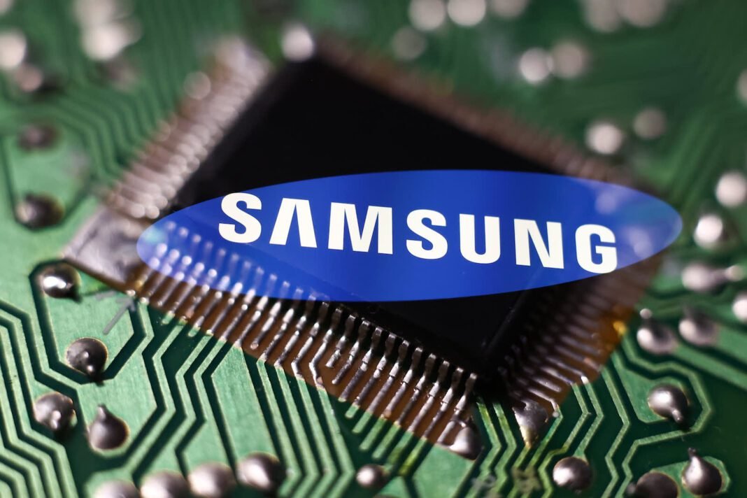 samsung-dangles-$560,000-bonuses-to-keep-engineers-from-china samsung-dangles-$560,000-bonuses-to-keep-engineers-from-china