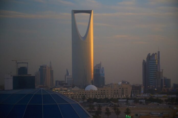 riyadh-airport-resumes-normal-operations-after-houthi-attacks:-media